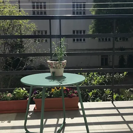 Regina Apartment *